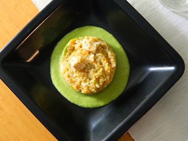 Quinoa con pollo en base de salmorejo de espárragos