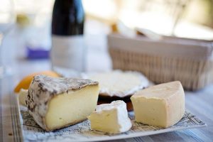 Vinos online: Recomendaciones para el maridaje de vinos y quesos